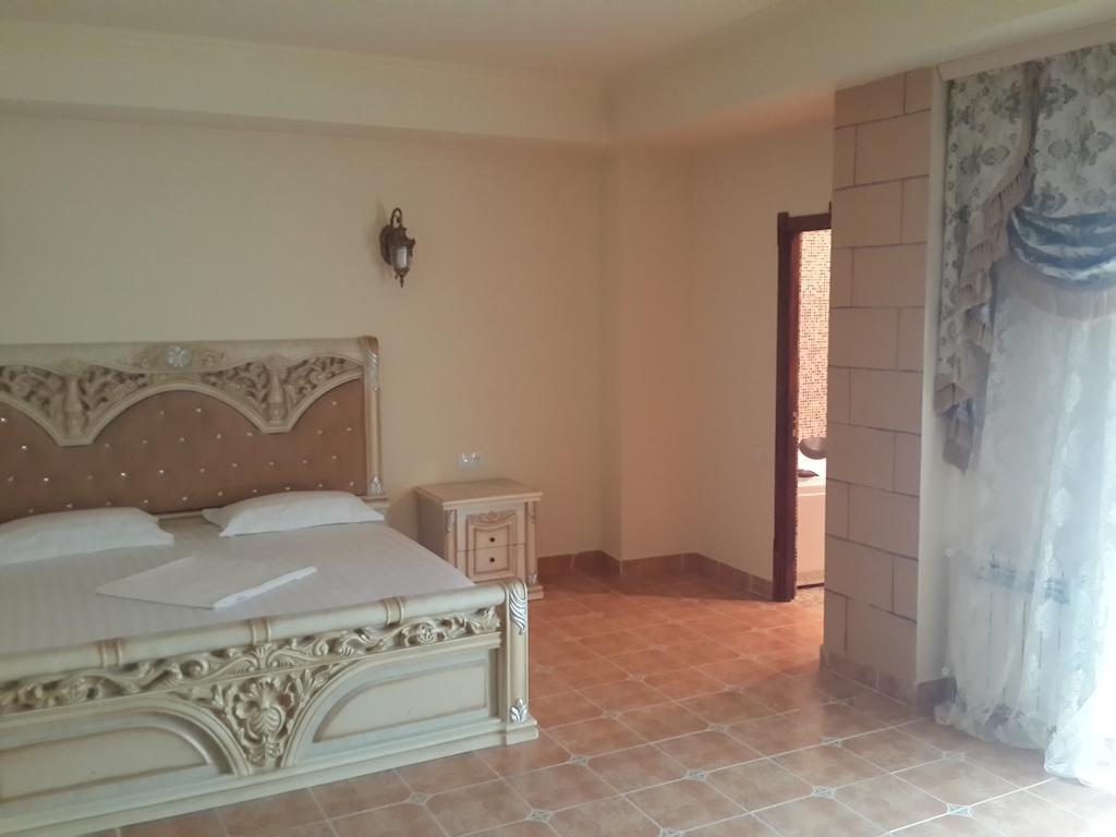 Venezia Palazzo Hotel Yerevan Room photo