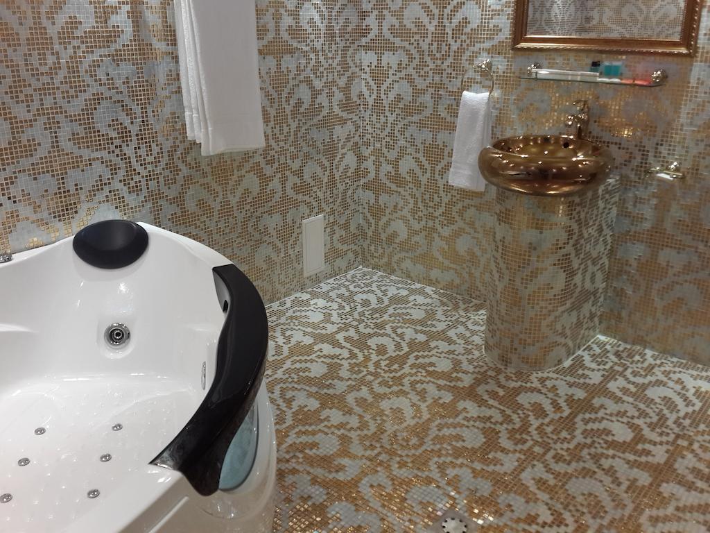 Venezia Palazzo Hotel Yerevan Room photo