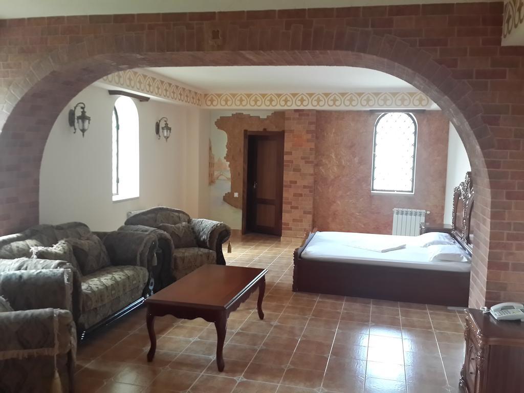Venezia Palazzo Hotel Yerevan Room photo