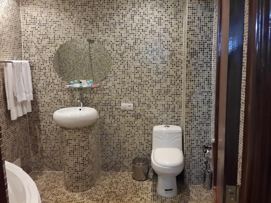 Venezia Palazzo Hotel Yerevan Room photo